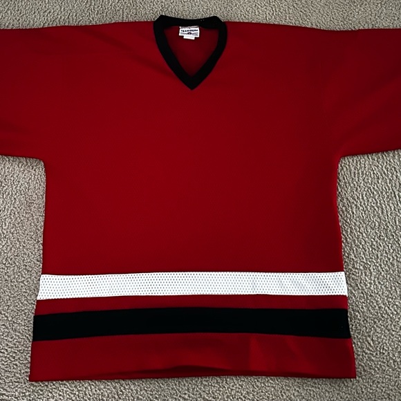 Men’s Red and Black Hockey Jersey size XL - Picture 1 of 3